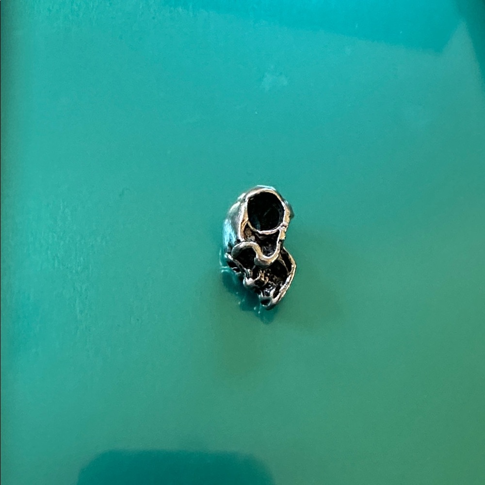 Silver skull charm - Picture 3 of 4